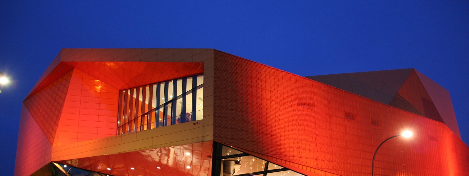 AGORA Theater kiest voor EW Facility Services als schoonmaakpartner