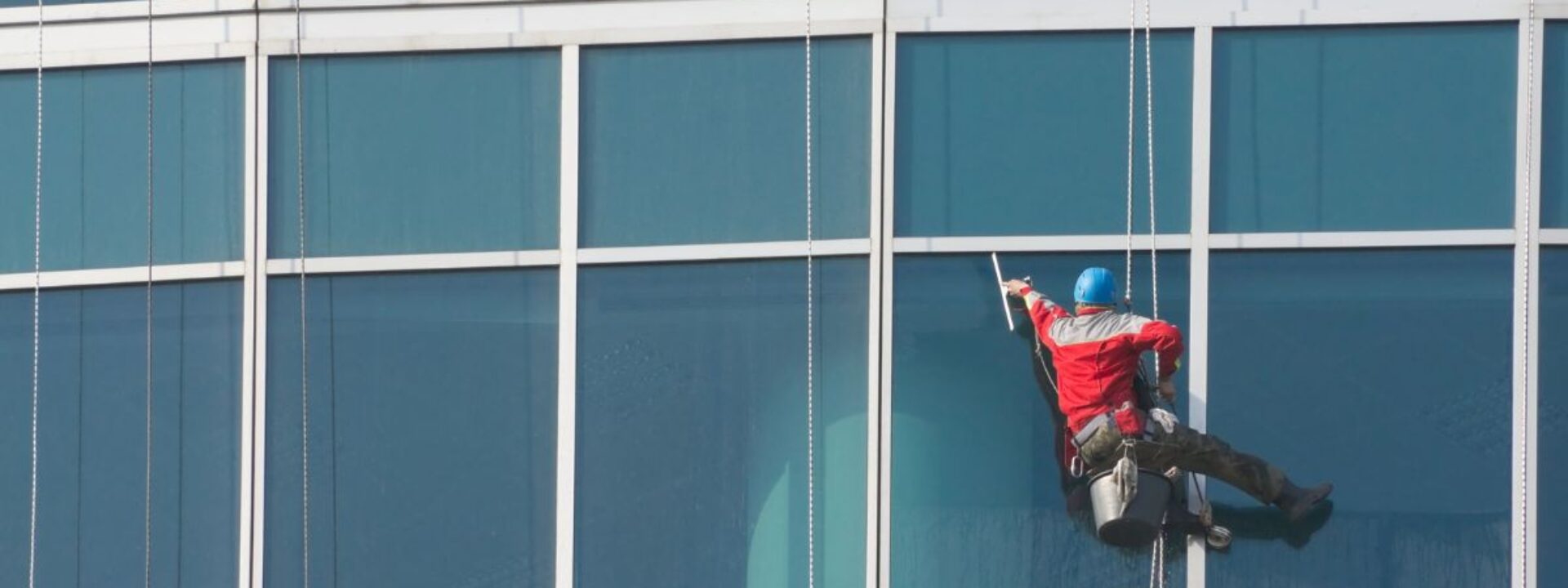 Glasbewassing en gevelreiniging