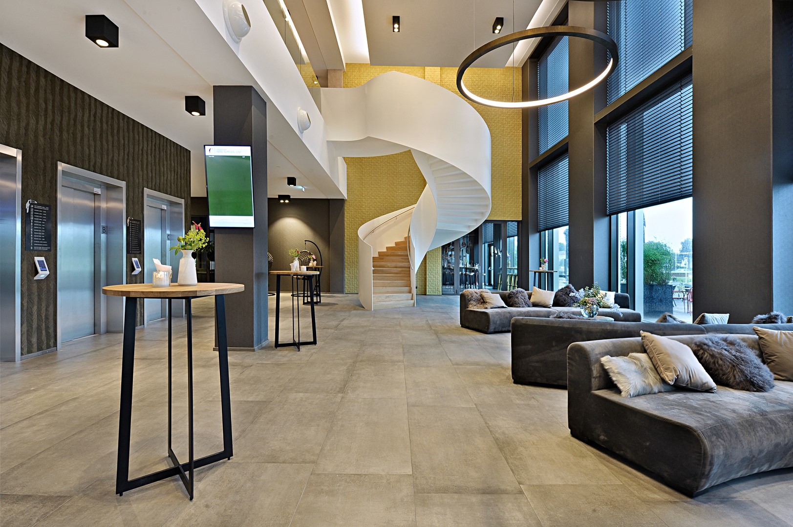 Lobby hotel Van der Valk Nijmegen-Lent